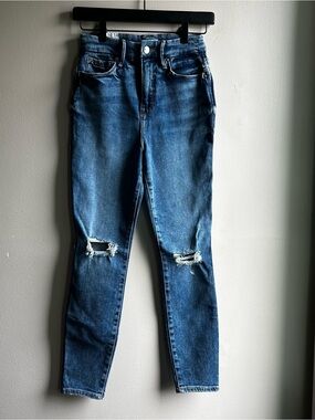 Good American Slim Distressed Medium Blue Skinny Jeans